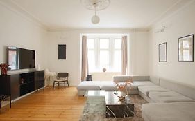 Large & Bright 3Br Apartment W Whirlpool Near Metro